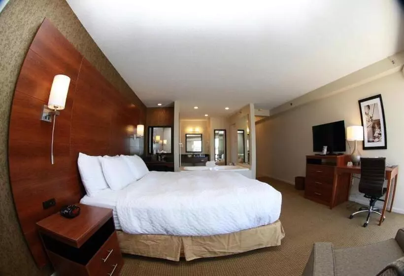 キングサイズベッドのスタンダードルーム, Budget Host Inn & Suites
