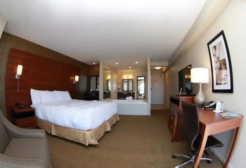 キングサイズベッドのスタンダードルーム, Budget Host Inn & Suites