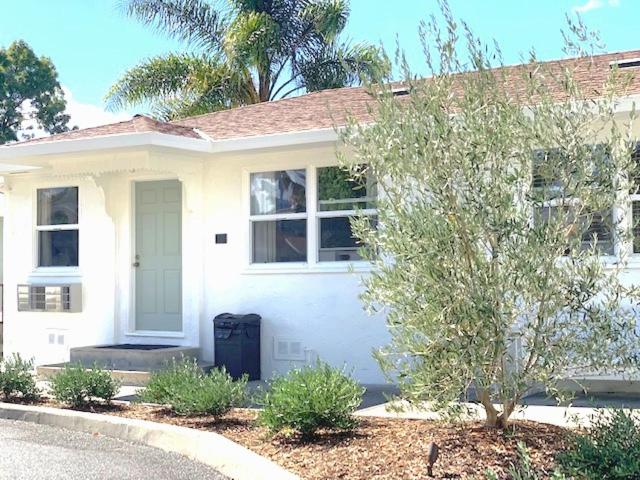 سوییت, Carlin's Cottage Court