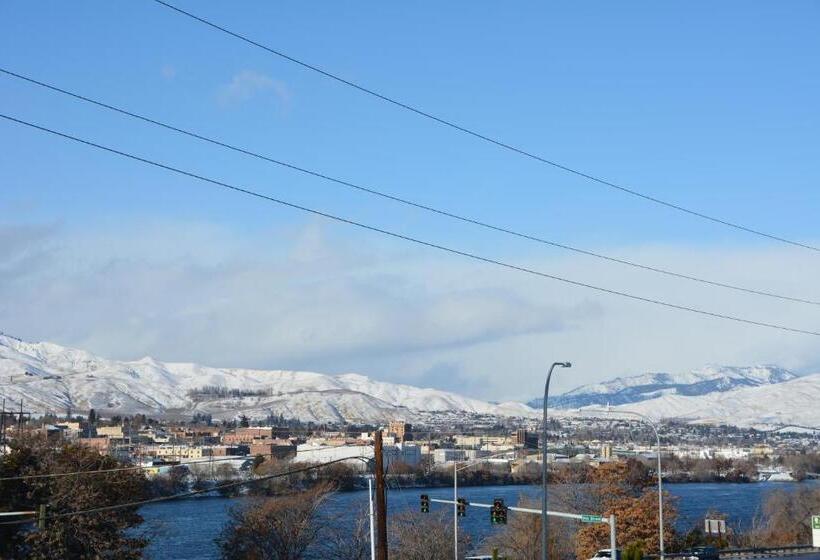 バルコニー付きスタンダードルーム, Cedars Inn