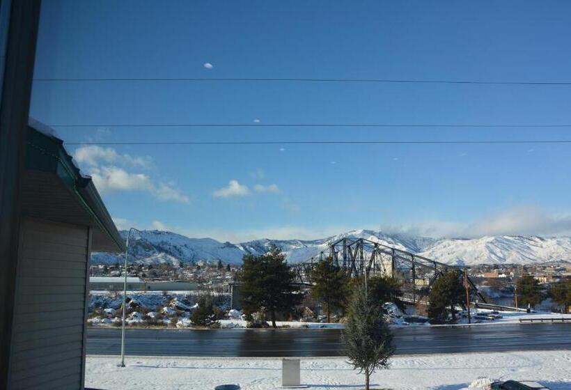 キングサイズベッドのスタンダードルーム, Cedars Inn