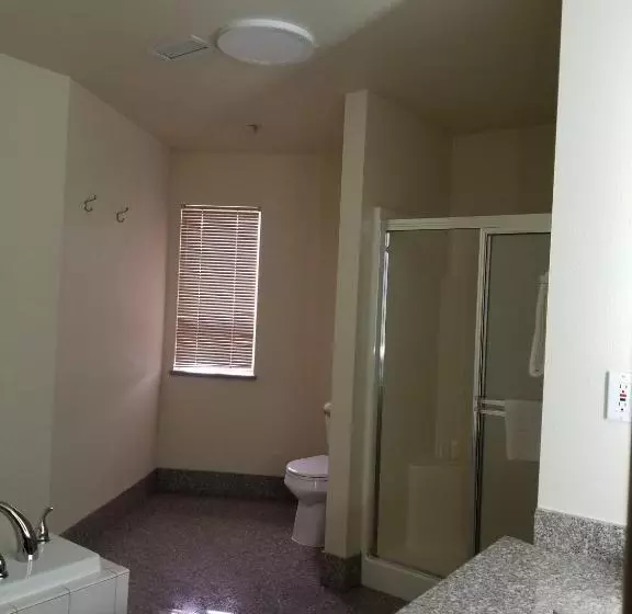 سوئیت با تخت بزرگ, Cedars Inn