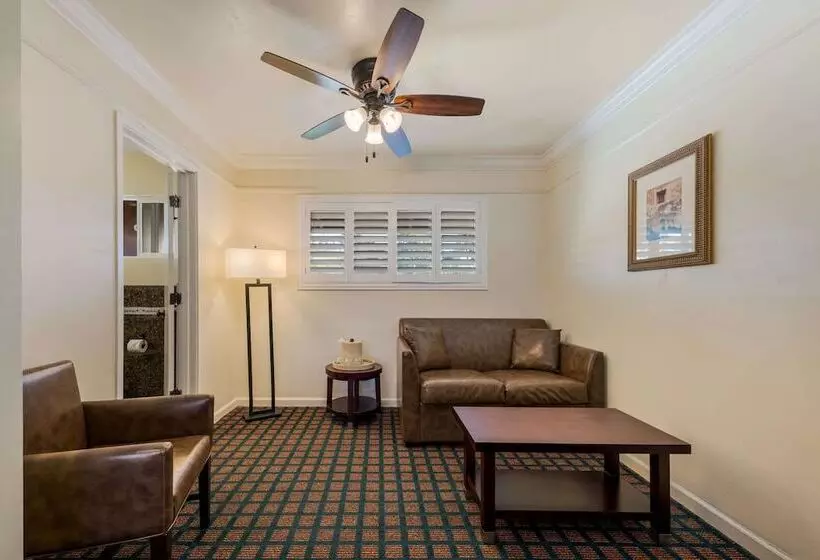Sviitti, Clarion Collection Carmel Oaks Inn