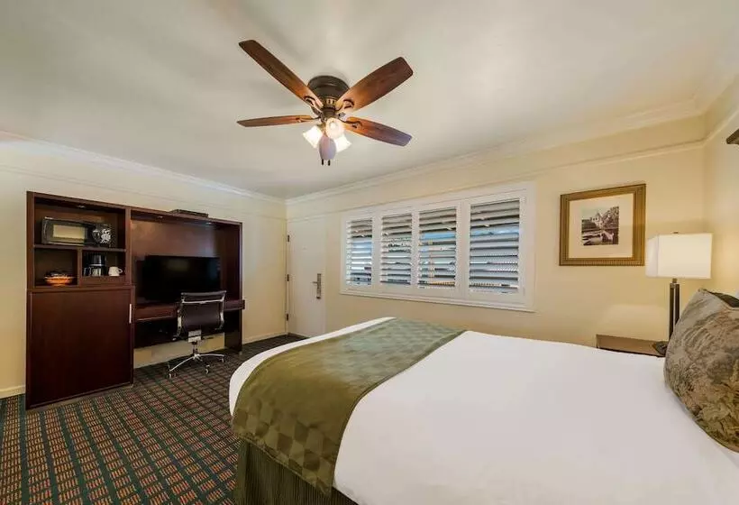 Sviitti, Clarion Collection Carmel Oaks Inn
