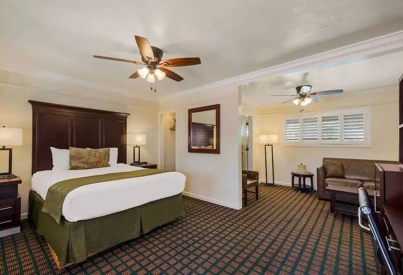 Sviitti, Clarion Collection Carmel Oaks Inn