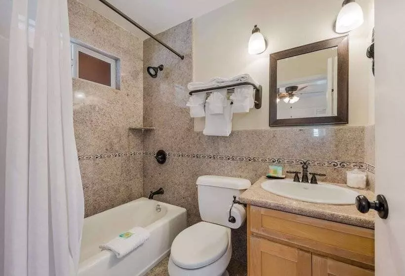 Sviitti, Clarion Collection Carmel Oaks Inn