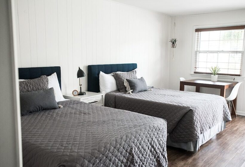 带2个双人床的标准工作室, The Carriage House At Strasburg