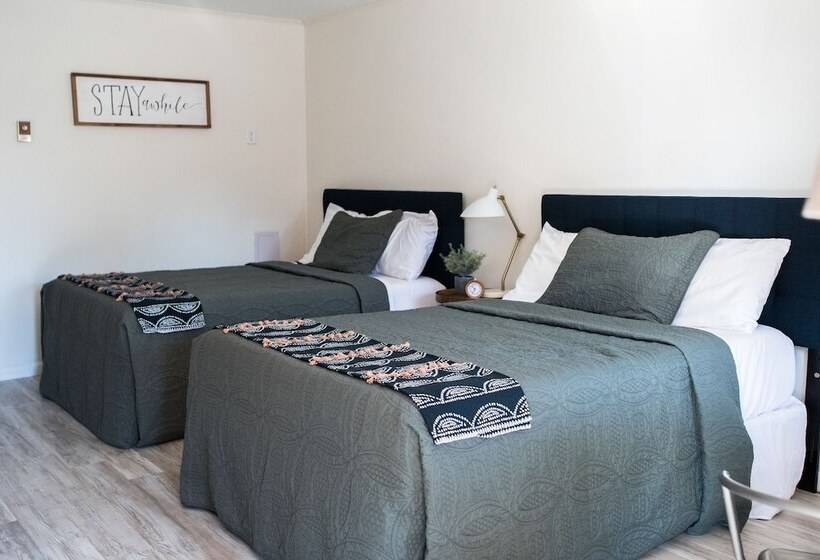 带2个双人床的标准工作室, The Carriage House At Strasburg