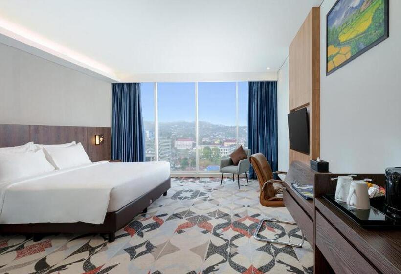 クイーンベッドのスーペリアルーム, Golden Tulip Springhill Lampung