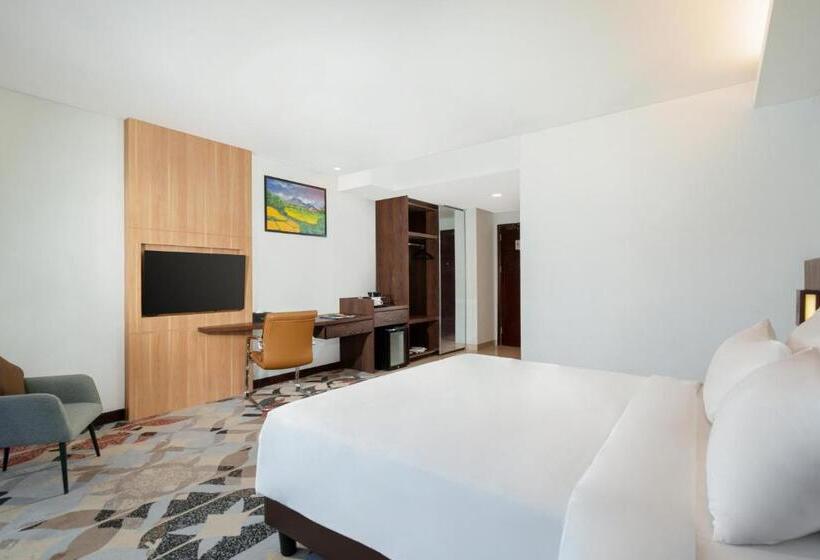 غرفة سوبيريور سرير ملكى, Golden Tulip Springhill Lampung