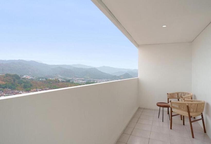 غرفة ديلوكس سرير ملكى, Golden Tulip Springhill Lampung