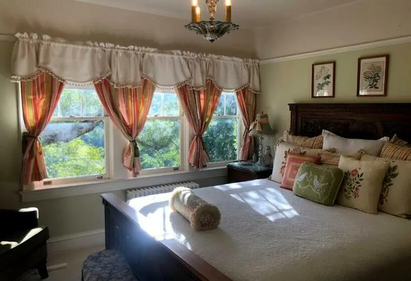 キングサイズベッドのスイートルーム, The Inn On Knowles Hill Bed & Breakfast