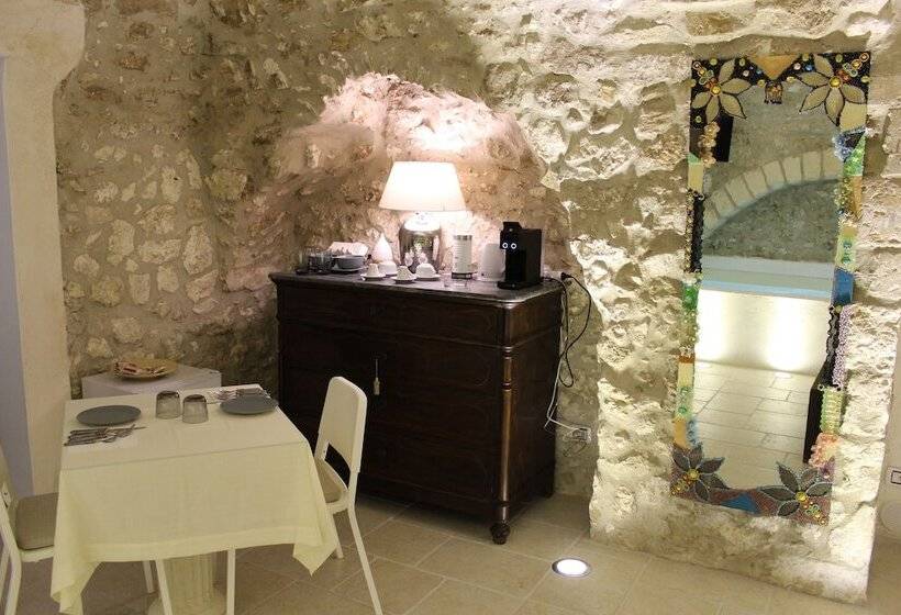 سوییت با استخر, Il Trappeto