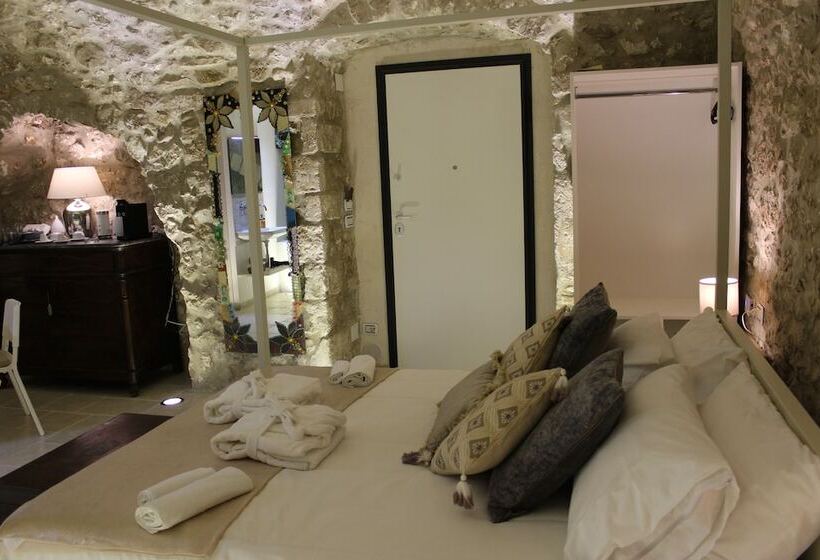 سوییت با استخر, Il Trappeto