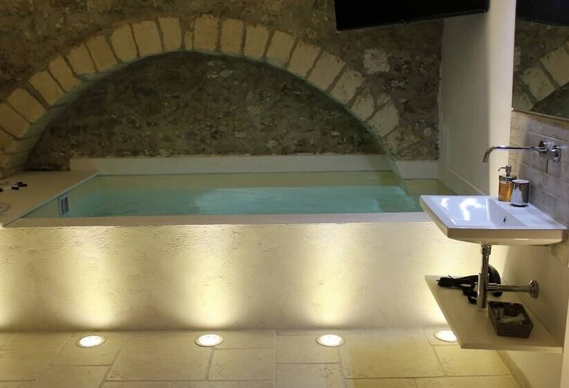 سوییت با استخر, Il Trappeto