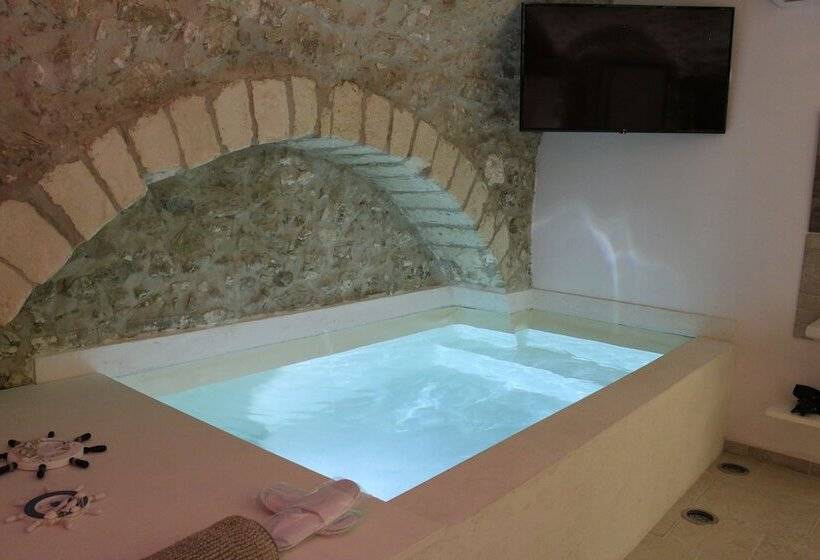 سوییت با استخر, Il Trappeto