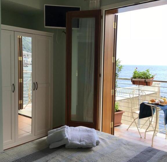 اتاق استاندارد با بالکن و چشمانداز دریا, La Sciabica