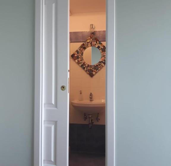 اتاق استاندارد با بالکن و چشمانداز دریا, La Sciabica