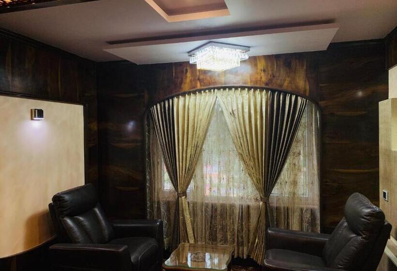 带大床的套房, Beverly Villa