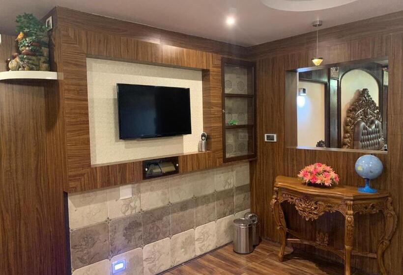 سوئیت با تخت بزرگ, Beverly Villa