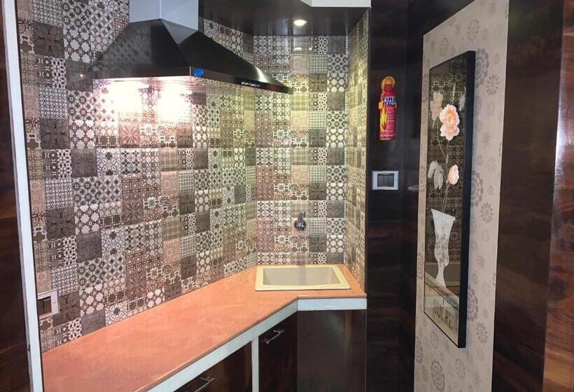 带大床的套房, Beverly Villa