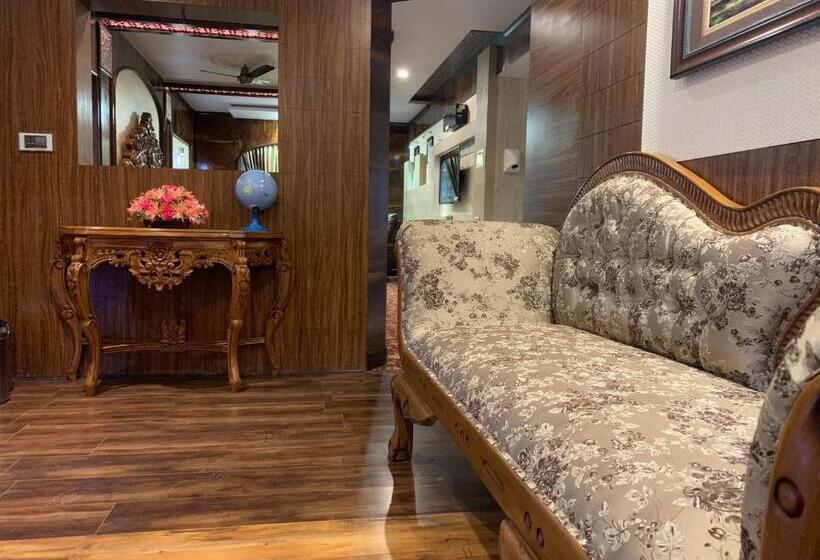 سوئیت با تخت بزرگ, Beverly Villa