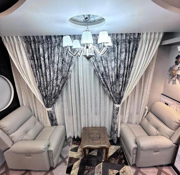 四人标准间, Beverly Villa