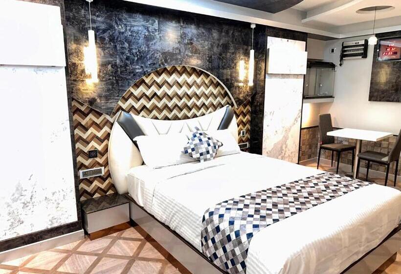 四人标准间, Beverly Villa