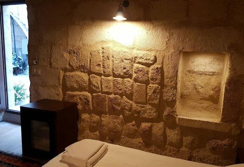 디럭스 룸, Tafana Cave & Stone Lodge