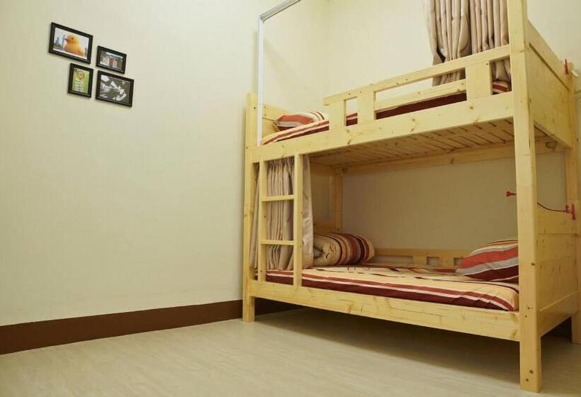 اتاق عادی, Takaobay Hostel
