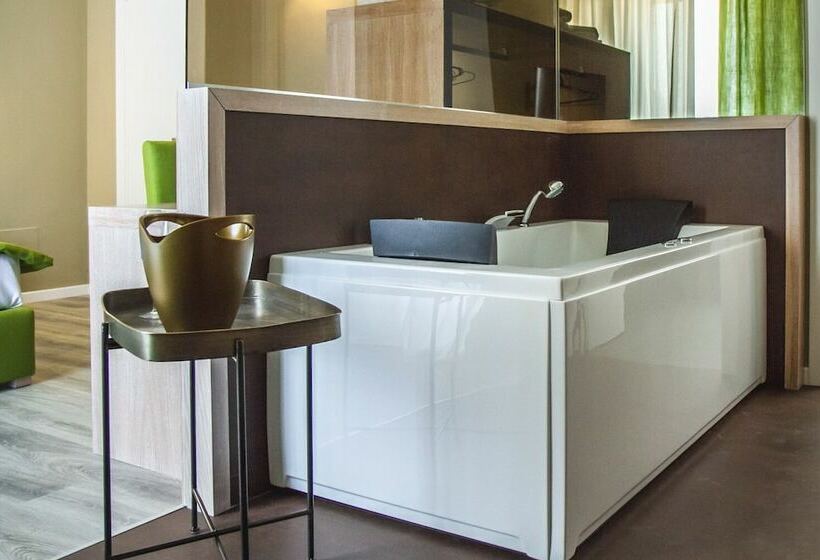 غرفة ديلوكس, Don Franco