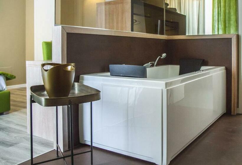 غرفة ديلوكس, Don Franco