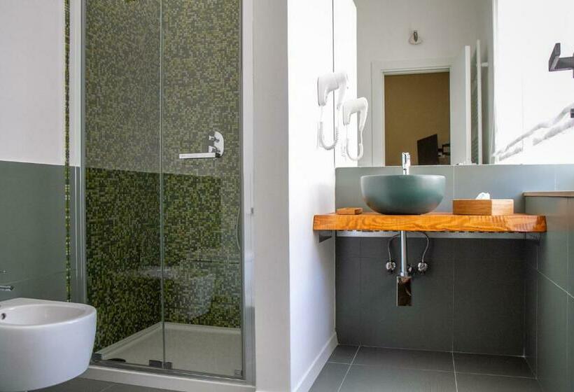 غرفة ديلوكس, Don Franco