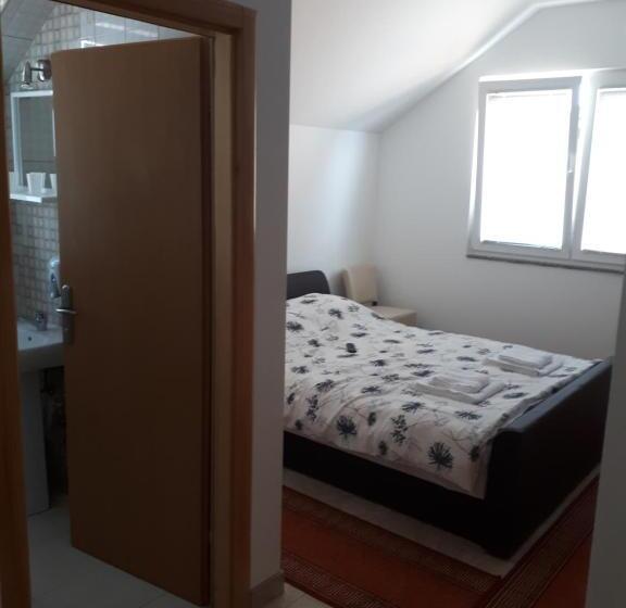 اتاق لوکس, Sobes Gavrilo