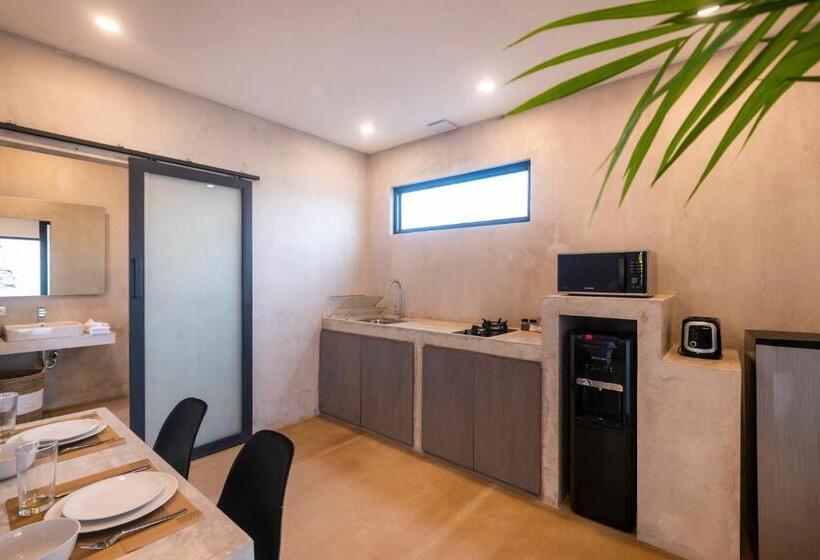 ファミリーステューディオ, Canggu Dream Studios & Villas