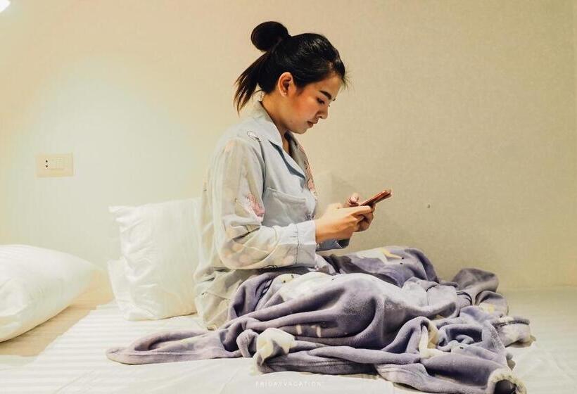 Кровать в Общей Комнате, Sleepbox Hostel Suratthani