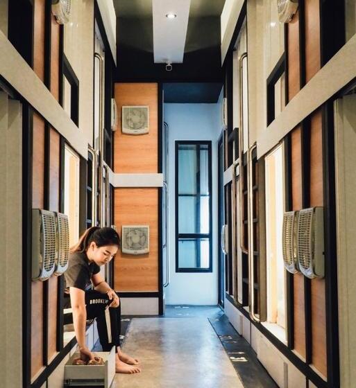Кровать в Общей Комнате, Sleepbox Hostel Suratthani