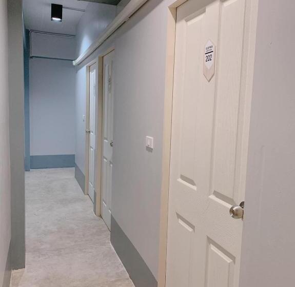 Номер Стандарт, Sleepbox Hostel Suratthani