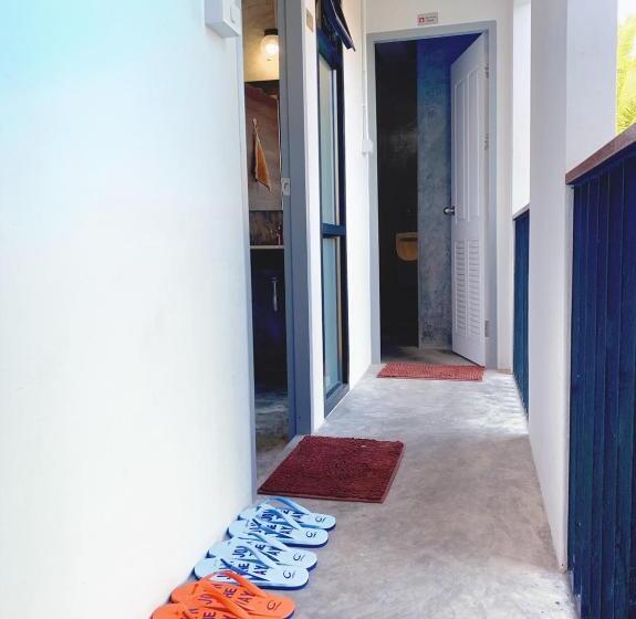 Кровать в Общей Комнате, Sleepbox Hostel Suratthani