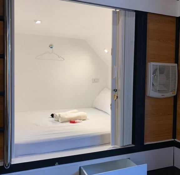 Кровать в Общей Комнате, Sleepbox Hostel Suratthani