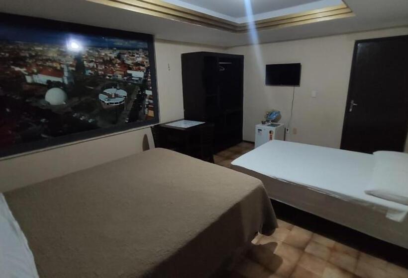 חדר סטנדרט לשלושה, Nacional