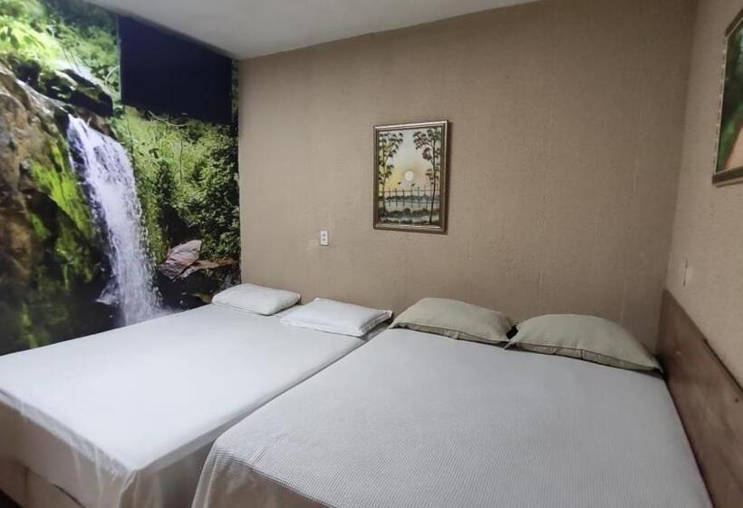 חדר קלאסי לשלושה, Nacional