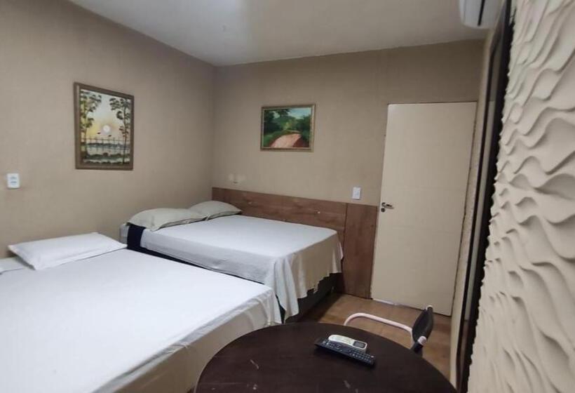 חדר קלאסי לשלושה, Nacional