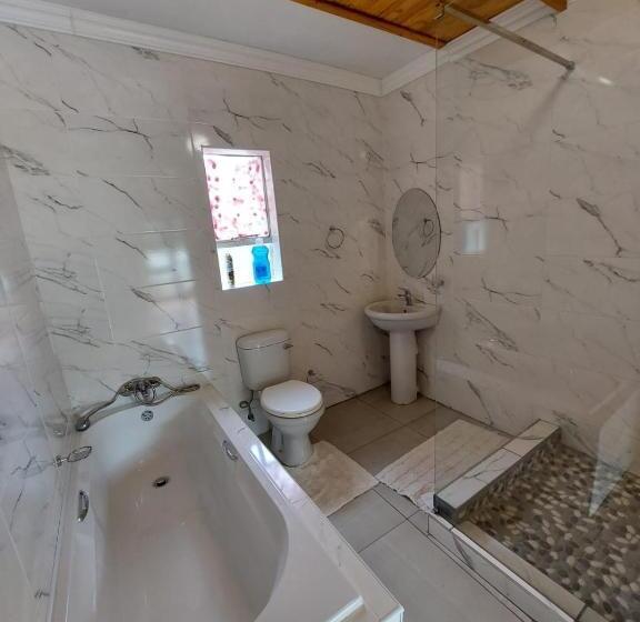 اتاق لوکس, Lion Rock View Guesthouse