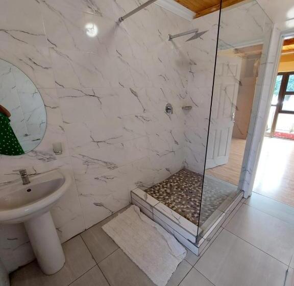 اتاق لوکس, Lion Rock View Guesthouse