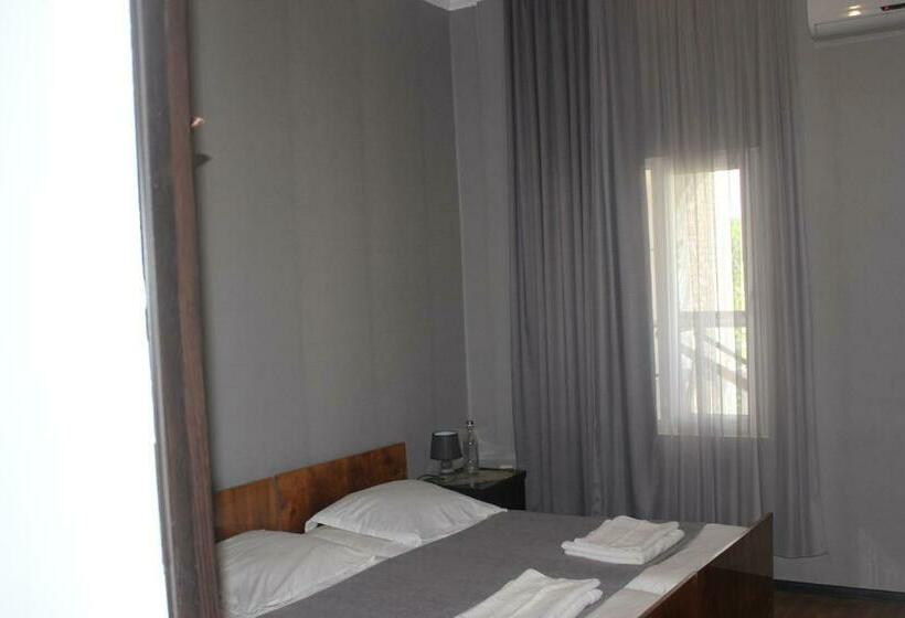 اتاق استاندارد با سرویس بهداشتی مشترک, Zarzma