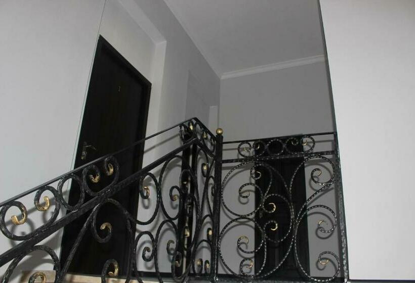 اتاق استاندارد با سرویس بهداشتی مشترک, Zarzma