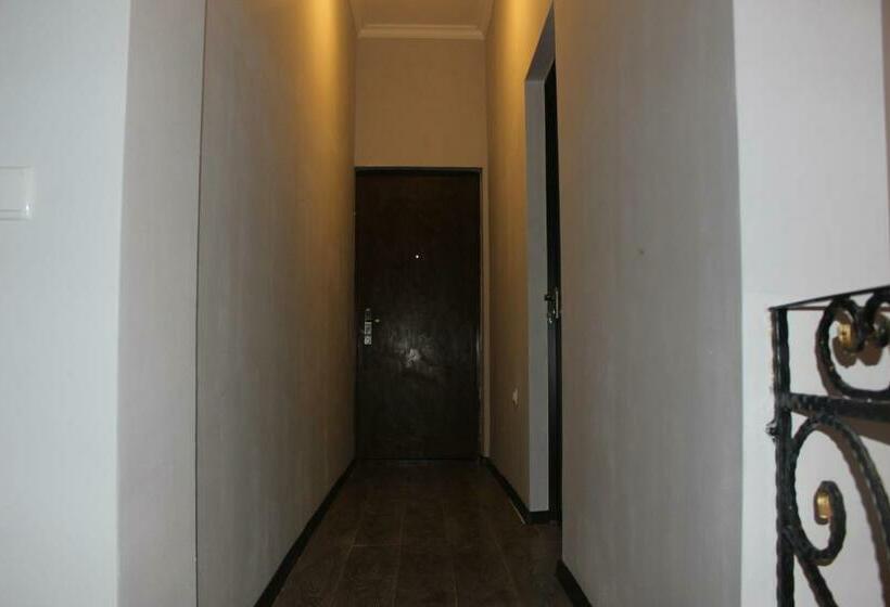 اتاق استاندارد با سرویس بهداشتی مشترک, Zarzma