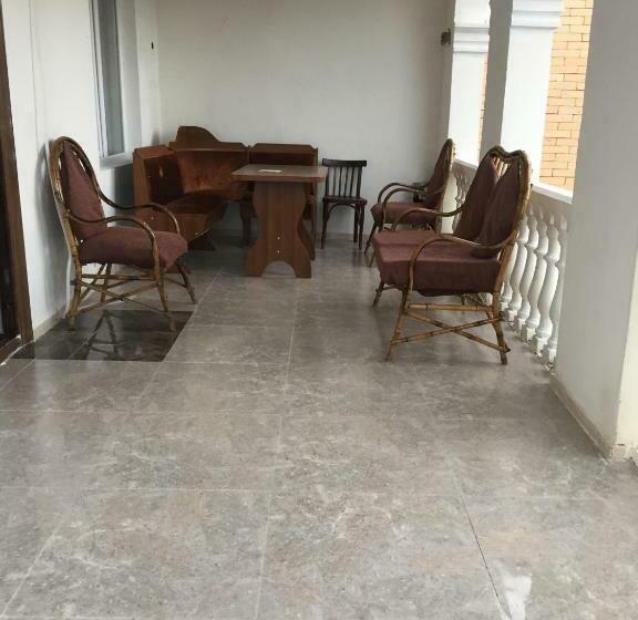 اتاق استاندارد با سرویس بهداشتی مشترک, Zarzma