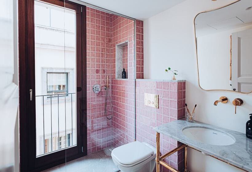 1 Bedroom Penthouse Apartment, Ocho Suites & Kitchen